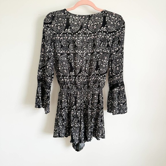 American Eagle Outfitters Black Pink Ditzy Floral Boho Romper sz XXS - Picture 12 of 13